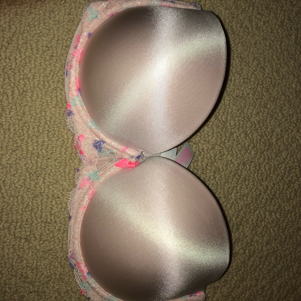 PINK VICTORIA’s SECRET STRAPLESS BRA